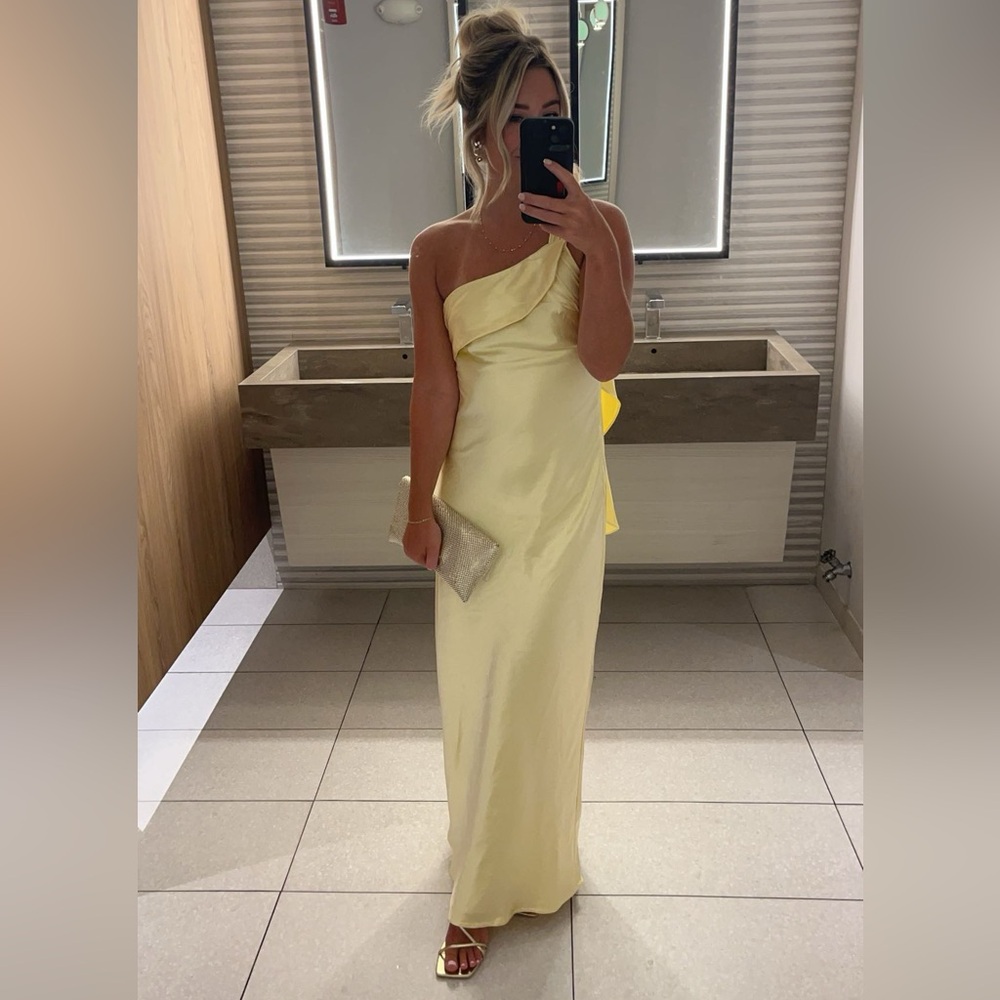 Selfie Leslie Yellow One-Shoulder Dress